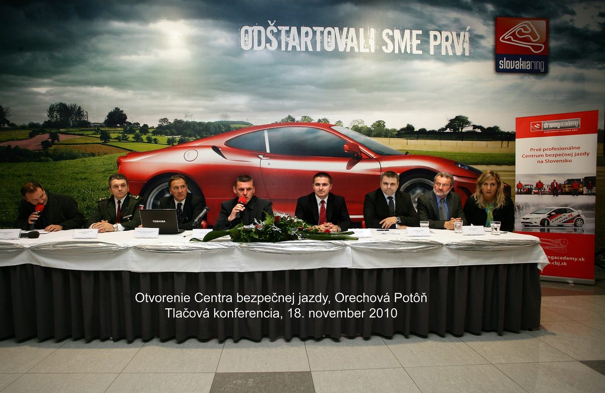 Tlačová konferencia pri otvorení Centra bezpečnej jazdy v Orechovej Potôni, 18. novembra 2010