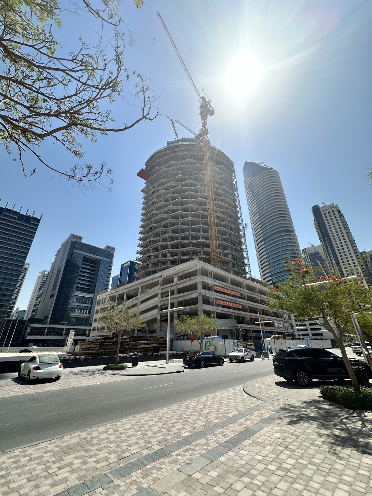 Rozostavaná výšková budova v Dubaji